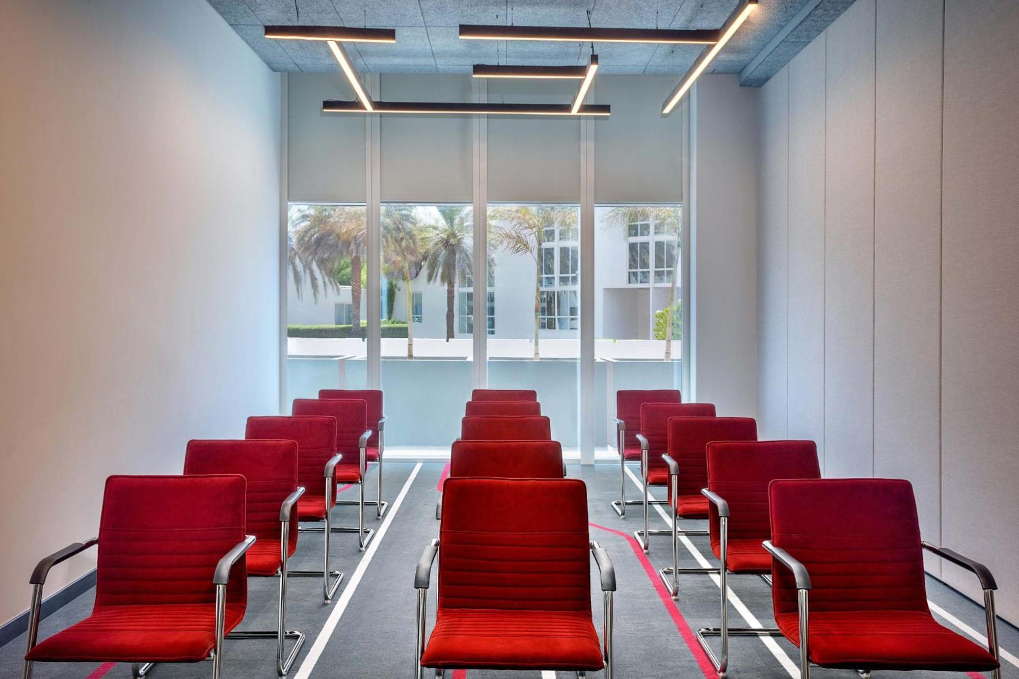 Aloft Dubai Airport Hotel Екстериор снимка