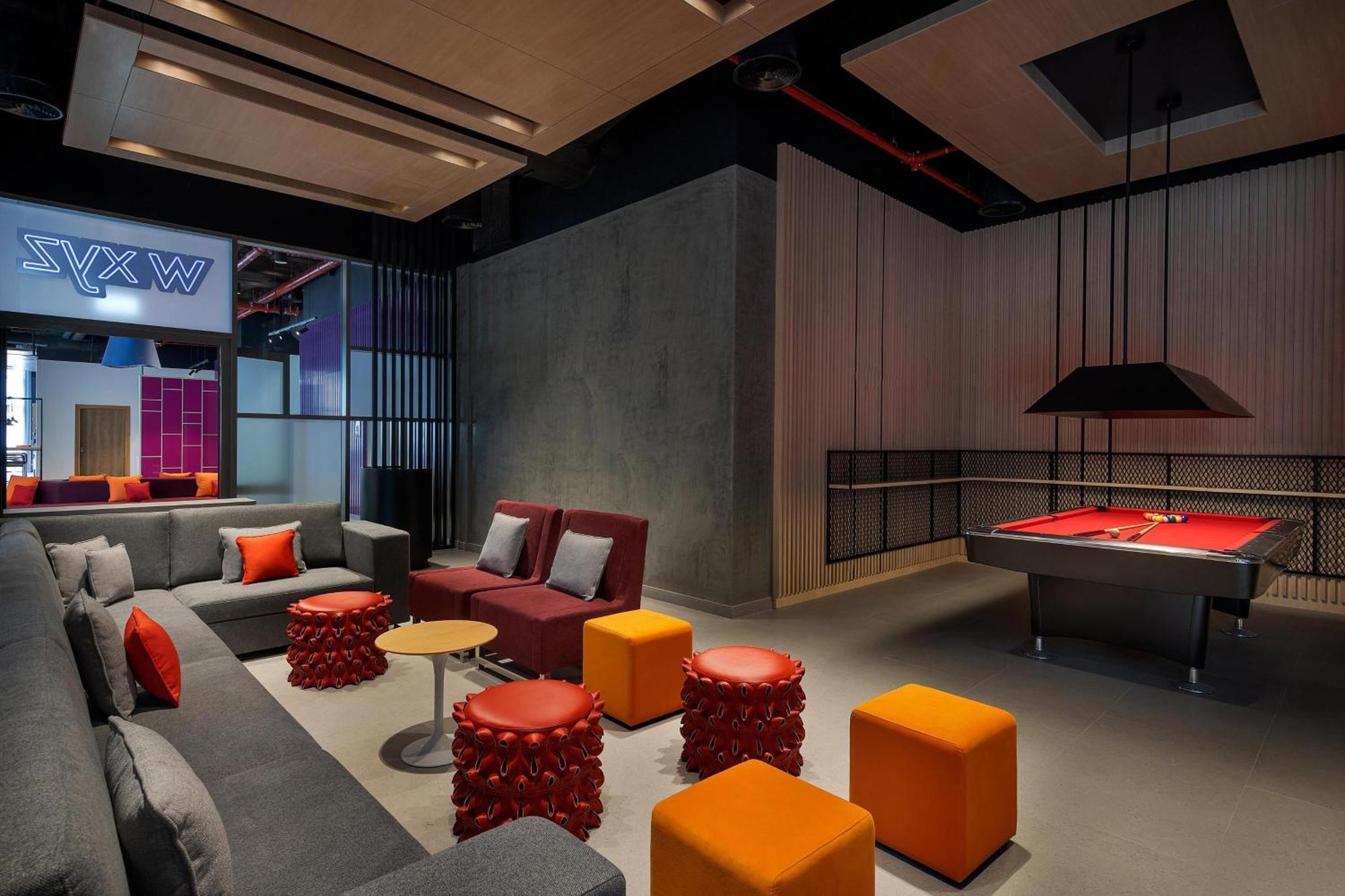 Aloft Dubai Airport Hotel Екстериор снимка