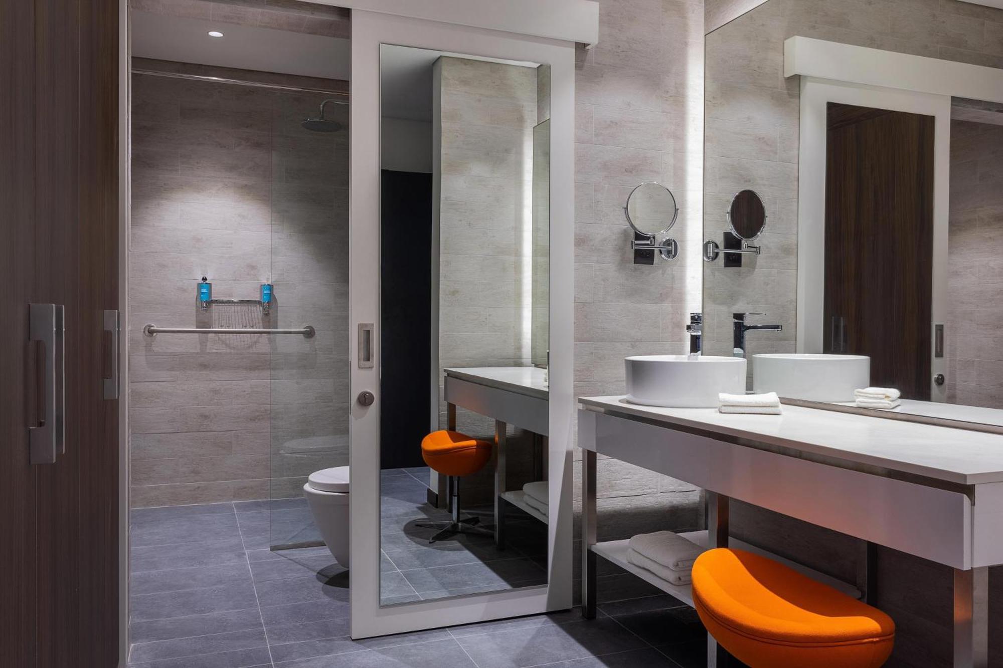 Aloft Dubai Airport Hotel Екстериор снимка