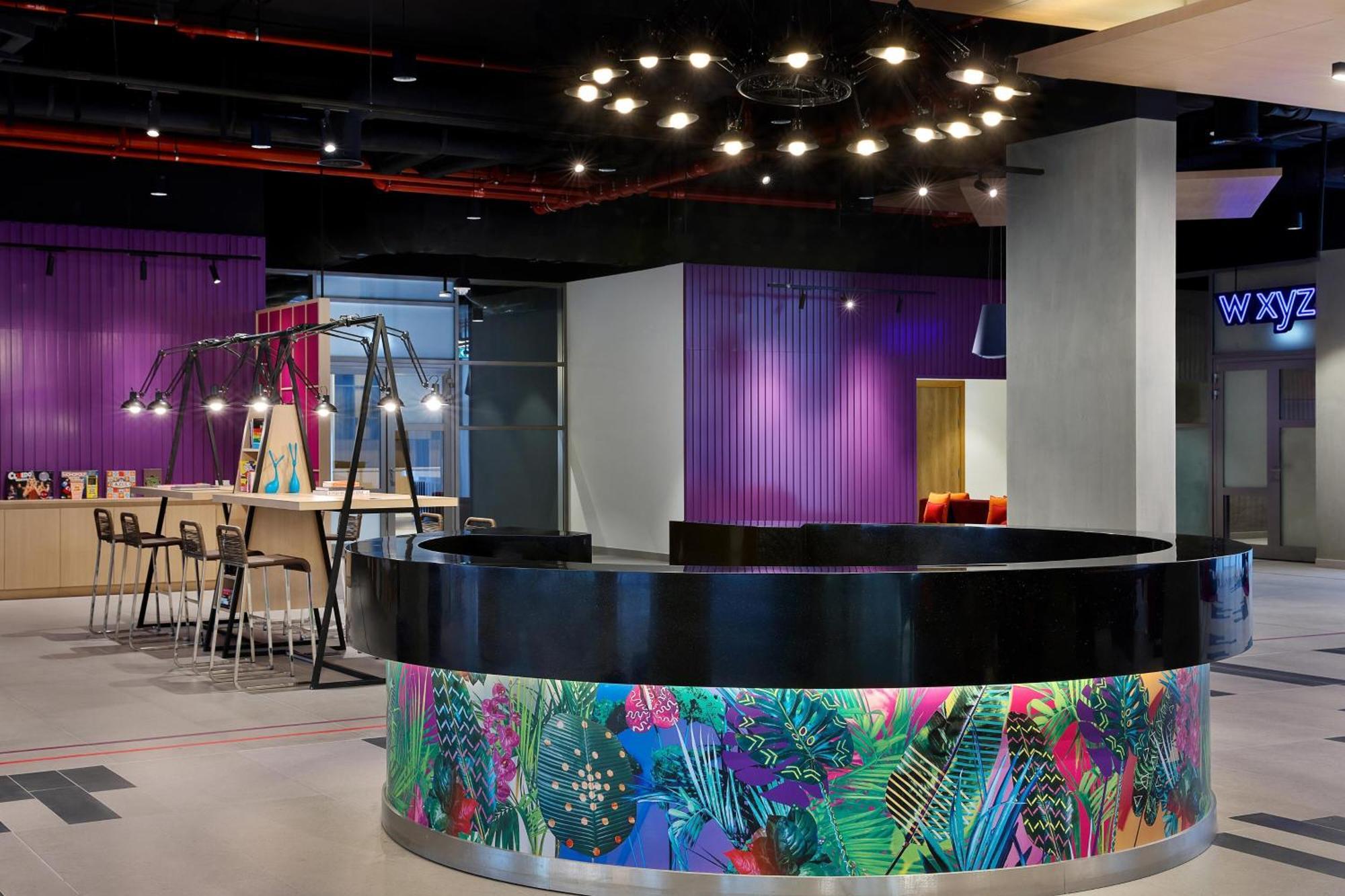 Aloft Dubai Airport Hotel Екстериор снимка